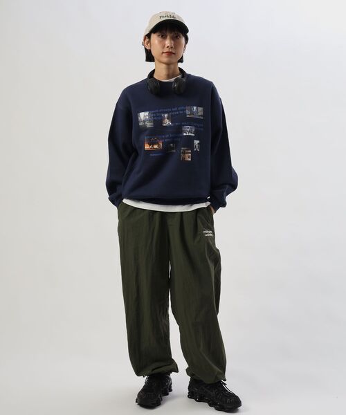 FFEIN(フェイン)の「【FFEIN(フェイン)】ヘビーウエイトエディトリアルロゴスウェット / スウェット クルーネック フォトプリント 裏起毛 ユニセックス(スウェット・メンズ・ダークネイビー/アッシュグレー/ダークブラウン/ブラック/バーガンディー・MEDIUM/SMALL/LARGE)」の16枚目の写真