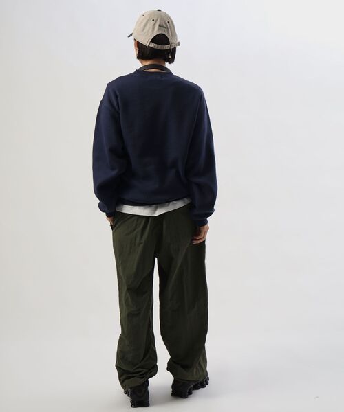 FFEIN(フェイン)の「【FFEIN(フェイン)】ヘビーウエイトエディトリアルロゴスウェット / スウェット クルーネック フォトプリント 裏起毛 ユニセックス(スウェット・メンズ・ダークネイビー/アッシュグレー/ダークブラウン/ブラック/バーガンディー・MEDIUM/SMALL/LARGE)」の18枚目の写真