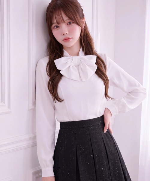 Suyunn(スユン)の「ビッグリボンサテンブラウス(シャツ/ブラウス・レディース・ブラック/ホワイト・M)」の2枚目の写真