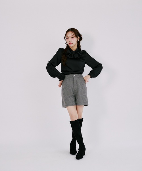 Suyunn(スユン)の「ビッグリボンサテンブラウス(シャツ/ブラウス・レディース・ブラック/ホワイト・M)」の16枚目の写真