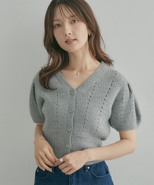 couture brooch（クチュールブローチ）の「透かし編みVネックカーディガン（カーディガン/ボレロ・レディース・ベージュ/ブラック/グレー・38）」の4枚目の写真