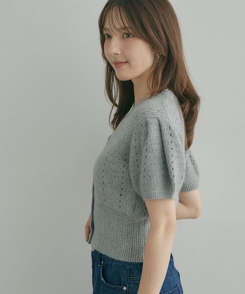 couture brooch（クチュールブローチ）の「透かし編みVネックカーディガン（カーディガン/ボレロ・レディース・ベージュ/ブラック/グレー・38）」の5枚目の写真