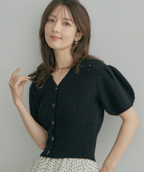 couture brooch（クチュールブローチ）の「透かし編みVネックカーディガン（カーディガン/ボレロ・レディース・ベージュ/ブラック/グレー・38）」の11枚目の写真