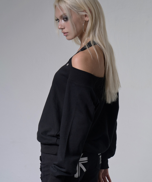 FANCY CLUB(ファンシークラブ)の「アイレットホルターネックスウェット オフショルダー (BLACK) F26ZB534(スウェット・レディース・その他・FREE)」の2枚目の写真