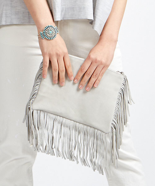 HELIOPOLE(エリオポール)の「【GINGER 6月号掲載】SANDIE PRAUX フリンジクラッチバッグ(クラッチバッグ・レディース・グリーン/ゴールド/グレー・FREE)」の2枚目の写真