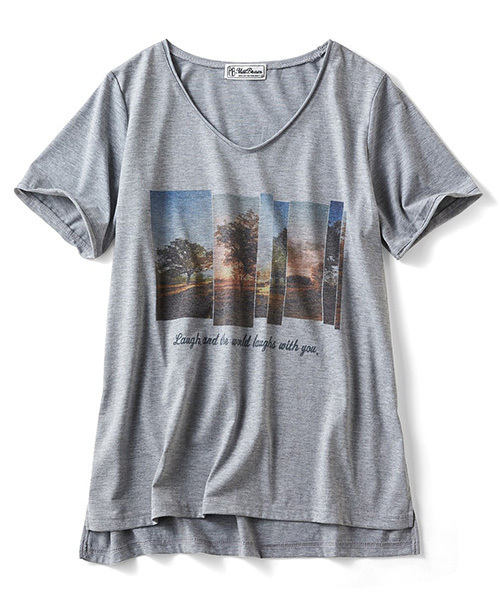 IEDIT(イディット)の「ミルブロウズ 着こなしのアクセントになるフォトグラフィックプリントVネックTシャツ (Tシャツ/カットソー・レディース・杢グレー/ホワイト・LARGE/SMALL/X-LARGE/MEDIUM/XX-LARGE)」の9枚目の写真