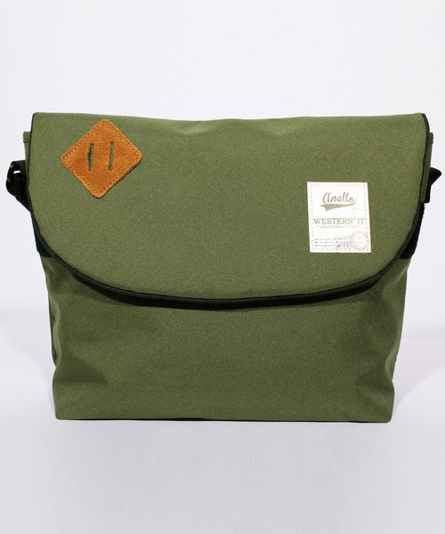 anello（アネロ）の「ナイロン メッセンジャーバッグ A4対応 anello（メッセンジャーバッグ・メンズ・ライトグレー/グレー/ブルー/ベージュ/カモフラージュ/ネイビー/ブラック/ワイン/カーキ/その他/その他1・FREE）」の6枚目の写真