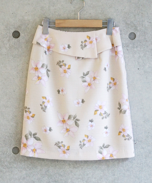 laboratory work（ラボラトリーワーク）の「花柄プリントチューリップ風スカート（スカート・レディース・その他14/ベージュ系その他・SMALL/MEDIUM）」の2枚目の写真