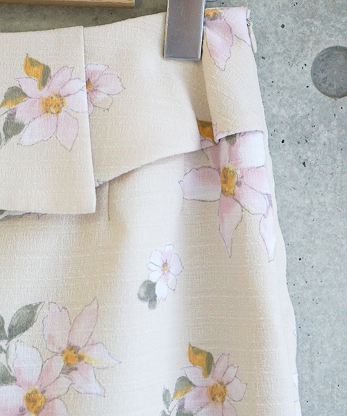 laboratory work（ラボラトリーワーク）の「花柄プリントチューリップ風スカート（スカート・レディース・その他14/ベージュ系その他・SMALL/MEDIUM）」の6枚目の写真