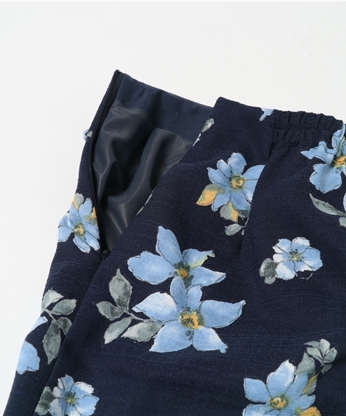 laboratory work（ラボラトリーワーク）の「花柄プリントチューリップ風スカート（スカート・レディース・その他14/ベージュ系その他・SMALL/MEDIUM）」の3枚目の写真