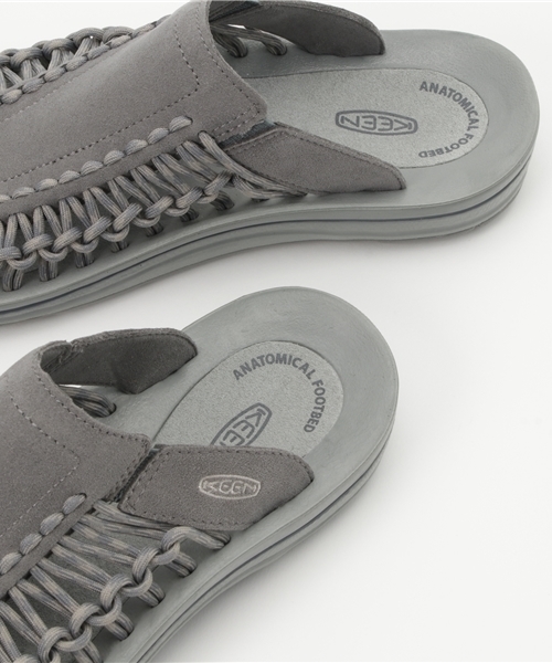 KEEN(キーン)の「UNEEK SLIDE / ユニーク スライド / メンズ スライドサンダル (サンダル・メンズ・グレー・28cm/26cm/26.5cm/30cm/27cm/25.5cm/29cm/27.5cm/25cm)」の2枚目の写真