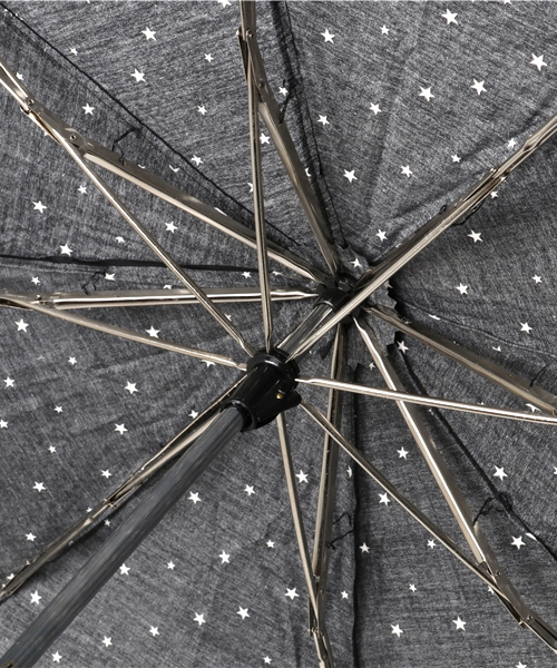 Traditional Weatherwear（トラディショナルウェザーウェア）の「折りたたみ傘 / バンブー ゴールド（折りたたみ傘・レディース・ホワイト×ブラック/ブラック×ホワイト/ブルー系その他・FREE）」の9枚目の写真