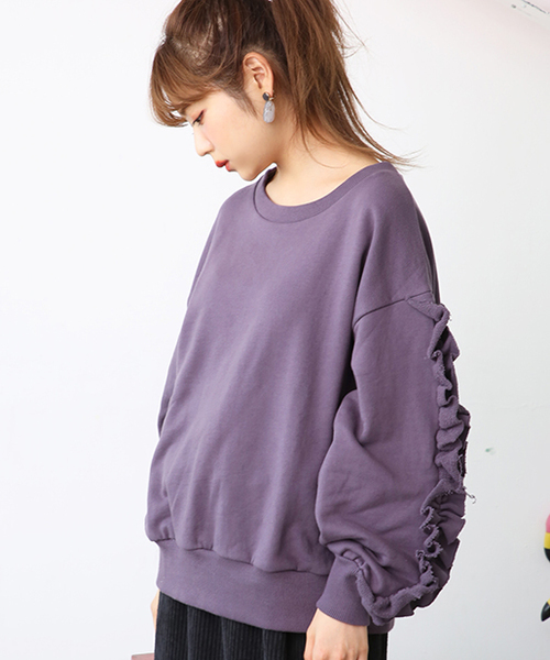 one after another NICE CLAUP（ワンアフターアナザーナイスクラップ）の「お袖にたっぷりフリルトップス（スウェット・レディース・オフホワイト/ブラック/パープル・FREE）」の3枚目の写真