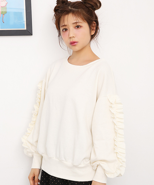 one after another NICE CLAUP（ワンアフターアナザーナイスクラップ）の「お袖にたっぷりフリルトップス（スウェット・レディース・オフホワイト/ブラック/パープル・FREE）」の2枚目の写真