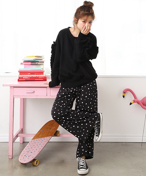 one after another NICE CLAUP（ワンアフターアナザーナイスクラップ）の「お袖にたっぷりフリルトップス（スウェット・レディース・オフホワイト/ブラック/パープル・FREE）」の6枚目の写真