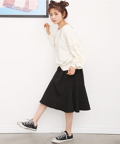 one after another NICE CLAUP（ワンアフターアナザーナイスクラップ）の「お袖にたっぷりフリルトップス（スウェット・レディース・オフホワイト/ブラック/パープル・FREE）」の12枚目の写真