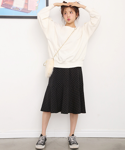 one after another NICE CLAUP（ワンアフターアナザーナイスクラップ）の「お袖にたっぷりフリルトップス（スウェット・レディース・オフホワイト/ブラック/パープル・FREE）」の8枚目の写真