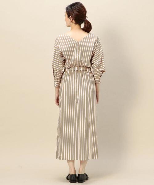 BEAUTY&YOUTH UNITED ARROWS(ビューティーアンドユースユナイテッドアローズ)の「BY コットンギャザーVネックドルマンスリーブワンピース ◆(ワンピース・レディース・ベージュ/オレンジ系その他/ネイビー・FREE)」の4枚目の写真