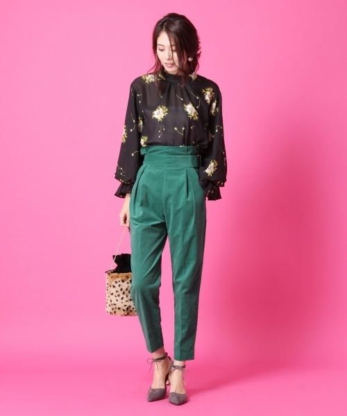 Andemiu（アンデミュウ）の「ハナガラハイネックブラウス776598（シャツ/ブラウス・レディース・ネイビー/カーキ・FREE）」の5枚目の写真