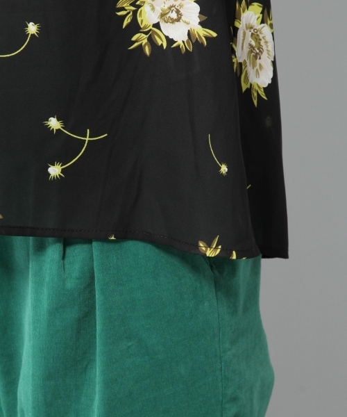 Andemiu（アンデミュウ）の「ハナガラハイネックブラウス776598（シャツ/ブラウス・レディース・ネイビー/カーキ・FREE）」の12枚目の写真