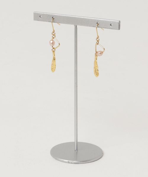 TONE SELECT GOODS(トーンセレクトグッズ)の「【Serenite Jewelbox】Leaf earring(ピアス(両耳用)・レディース・ピンク・FREE)」の1枚目の写真