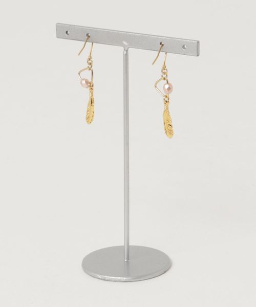 TONE SELECT GOODS(トーンセレクトグッズ)の「【Serenite Jewelbox】Leaf earring(ピアス(両耳用)・レディース・ピンク・FREE)」の2枚目の写真