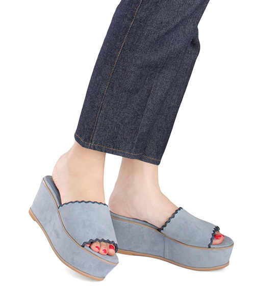 RANDA（ランダ）の「ウェーブカットウェッジサンダル（サンダル・レディース・ブルー/チェック/クリーム・LL/L/S/M）」の6枚目の写真