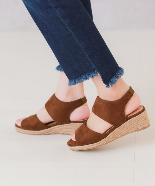 menue(メヌエ)の「5cmヒール ゴムストラップ ウェッジソール サンダル(サンダル・レディース・スモークピンク/ライトグレー/ガンメタ/キャメル/ブルー系その他/グレイッシュベージュ/ブラウン系その他/ホワイト/ブラック/ベージュ系その他/オリーブ/チェック/ブラウン/レオパード/パイソン/シルバー系その他/グレー×サックスブルー/ライトベージュ/シルバー・LL/XXS/M/S/SS/3L/L)」の12枚目の写真