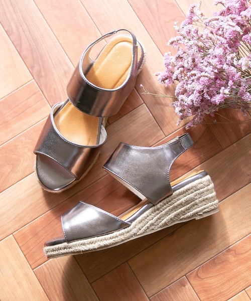 menue(メヌエ)の「5cmヒール ゴムストラップ ウェッジソール サンダル(サンダル・レディース・スモークピンク/ライトグレー/ガンメタ/キャメル/ブルー系その他/グレイッシュベージュ/ブラウン系その他/ホワイト/ブラック/ベージュ系その他/オリーブ/チェック/ブラウン/レオパード/パイソン/シルバー系その他/グレー×サックスブルー/ライトベージュ/シルバー・LL/XXS/M/S/SS/3L/L)」の18枚目の写真