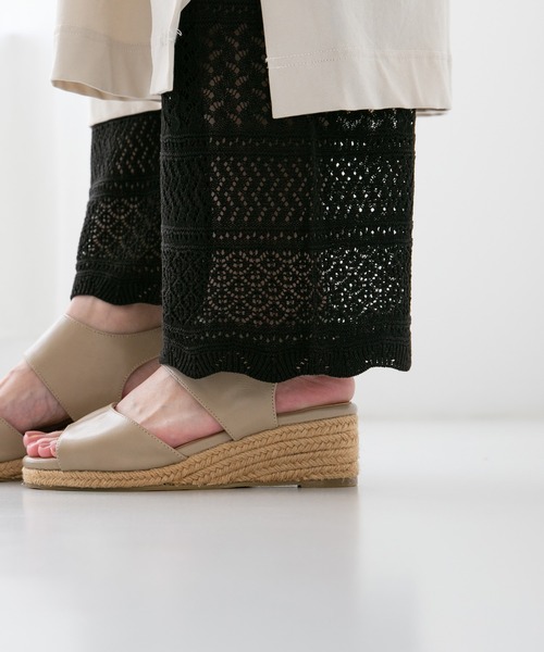 menue(メヌエ)の「5cmヒール ゴムストラップ ウェッジソール サンダル(サンダル・レディース・スモークピンク/ライトグレー/ガンメタ/キャメル/ブルー系その他/グレイッシュベージュ/ブラウン系その他/ホワイト/ブラック/ベージュ系その他/オリーブ/チェック/ブラウン/レオパード/パイソン/シルバー系その他/グレー×サックスブルー/ライトベージュ/シルバー・LL/XXS/M/S/SS/3L/L)」の7枚目の写真