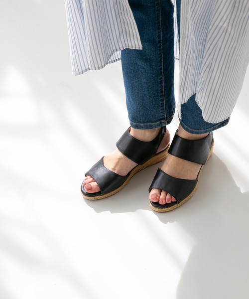 menue(メヌエ)の「5cmヒール ゴムストラップ ウェッジソール サンダル(サンダル・レディース・スモークピンク/ライトグレー/ガンメタ/キャメル/ブルー系その他/グレイッシュベージュ/ブラウン系その他/ホワイト/ブラック/ベージュ系その他/オリーブ/チェック/ブラウン/レオパード/パイソン/シルバー系その他/グレー×サックスブルー/ライトベージュ/シルバー・LL/XXS/M/S/SS/3L/L)」の11枚目の写真