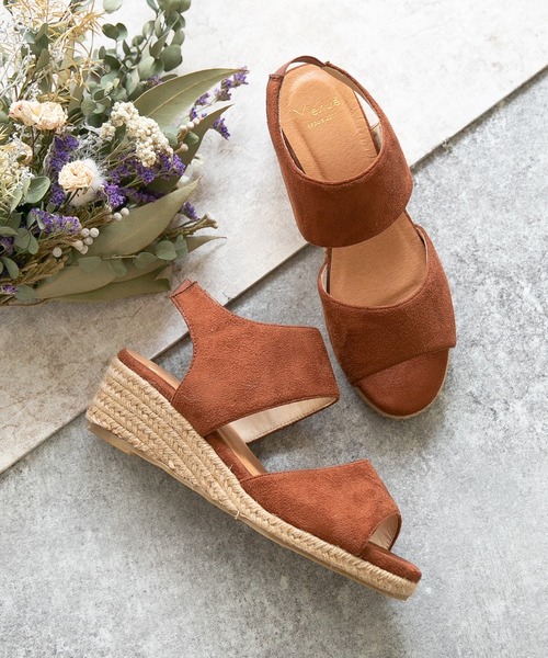 menue(メヌエ)の「5cmヒール ゴムストラップ ウェッジソール サンダル(サンダル・レディース・スモークピンク/ライトグレー/ガンメタ/キャメル/ブルー系その他/グレイッシュベージュ/ブラウン系その他/ホワイト/ブラック/ベージュ系その他/オリーブ/チェック/ブラウン/レオパード/パイソン/シルバー系その他/グレー×サックスブルー/ライトベージュ/シルバー・LL/XXS/M/S/SS/3L/L)」の5枚目の写真