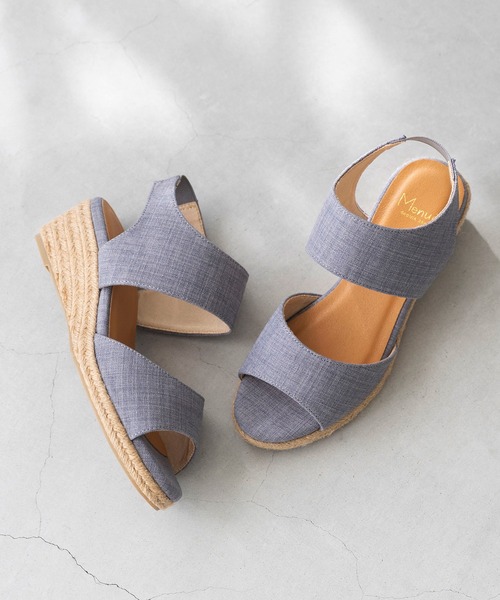 menue(メヌエ)の「5cmヒール ゴムストラップ ウェッジソール サンダル(サンダル・レディース・スモークピンク/ライトグレー/ガンメタ/キャメル/ブルー系その他/グレイッシュベージュ/ブラウン系その他/ホワイト/ブラック/ベージュ系その他/オリーブ/チェック/ブラウン/レオパード/パイソン/シルバー系その他/グレー×サックスブルー/ライトベージュ/シルバー・LL/XXS/M/S/SS/3L/L)」の4枚目の写真