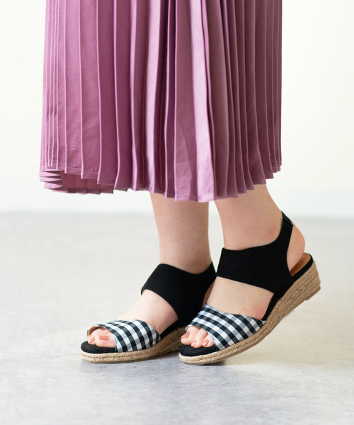 menue(メヌエ)の「5cmヒール ゴムストラップ ウェッジソール サンダル(サンダル・レディース・スモークピンク/ライトグレー/ガンメタ/キャメル/ブルー系その他/グレイッシュベージュ/ブラウン系その他/ホワイト/ブラック/ベージュ系その他/オリーブ/チェック/ブラウン/レオパード/パイソン/シルバー系その他/グレー×サックスブルー/ライトベージュ/シルバー・LL/XXS/M/S/SS/3L/L)」の17枚目の写真