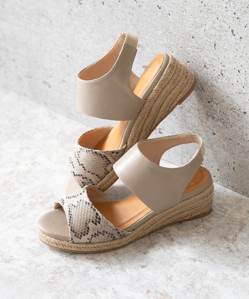 menue(メヌエ)の「5cmヒール ゴムストラップ ウェッジソール サンダル(サンダル・レディース・スモークピンク/ライトグレー/ガンメタ/キャメル/ブルー系その他/グレイッシュベージュ/ブラウン系その他/ホワイト/ブラック/ベージュ系その他/オリーブ/チェック/ブラウン/レオパード/パイソン/シルバー系その他/グレー×サックスブルー/ライトベージュ/シルバー・LL/XXS/M/S/SS/3L/L)」の19枚目の写真