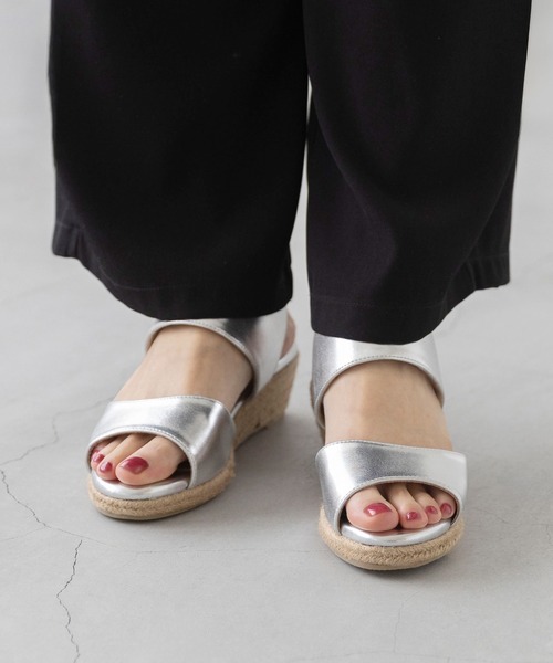 menue(メヌエ)の「5cmヒール ゴムストラップ ウェッジソール サンダル(サンダル・レディース・スモークピンク/ライトグレー/ガンメタ/キャメル/ブルー系その他/グレイッシュベージュ/ブラウン系その他/ホワイト/ブラック/ベージュ系その他/オリーブ/チェック/ブラウン/レオパード/パイソン/シルバー系その他/グレー×サックスブルー/ライトベージュ/シルバー・LL/XXS/M/S/SS/3L/L)」の21枚目の写真