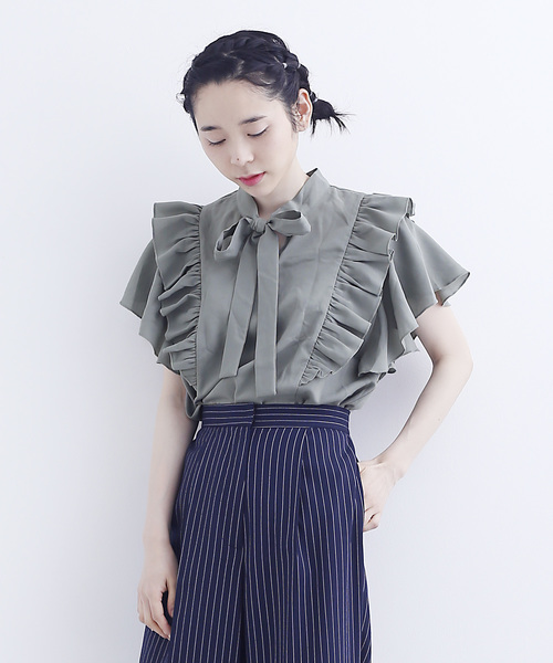 merlot plus（メルロープリュス）の「フリルスリーブブラウス7567（シャツ/ブラウス・レディース・グリーン/アイボリー/ブラック・FREE）」の3枚目の写真