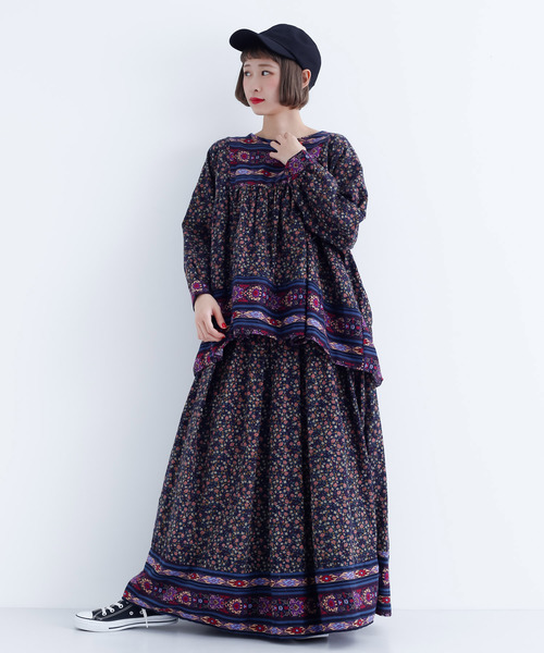 MERLOT（メルロー）の「オルテガフラワー柄ブラウス1672（シャツ/ブラウス・レディース・ネイビー/ワイン・FREE）」の3枚目の写真