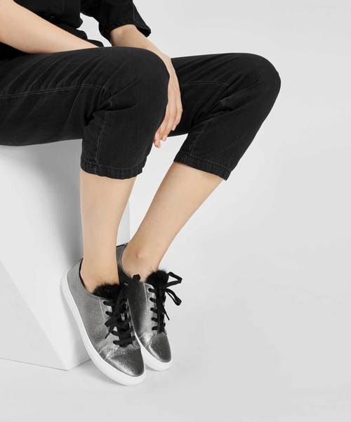 CHARLES & KEITH(チャールズ & キース)の「メタリックスニーカー / Metallic Sneakers(スニーカー・レディース・ライトグレー/パープル/ブルー・22.5cm/23cm/23.5cm/24.5cm/25cm/25.5cm)」の6枚目の写真