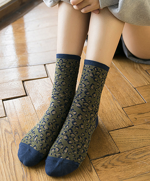 Fun & Daily(ファンアンドデイリー)の「F&D : レオパードショートソックス(ソックス/靴下・レディース・ホワイト/ベージュ/グリーン/ブラウン・FREE)」の1枚目の写真