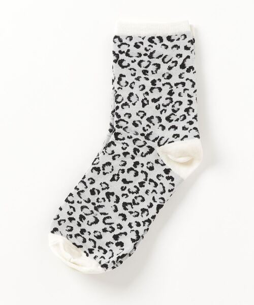 Fun & Daily(ファンアンドデイリー)の「F&D : レオパードショートソックス(ソックス/靴下・レディース・ホワイト/ベージュ/グリーン/ブラウン・FREE)」の2枚目の写真