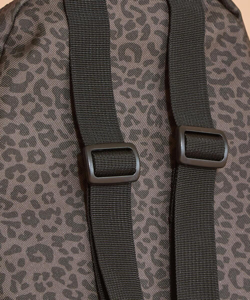 JANSPORT(ジャンスポーツ)の「【別注】<JANSPORT>∴ハーフパイント レオパードプリントリュック(バックパック/リュック・レディース・ダークブラウン・FREE)」の3枚目の写真