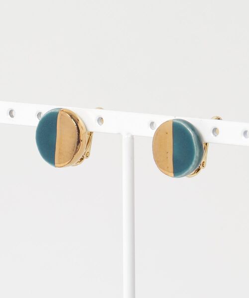 tone(トーン)の「【irodori】ラウンド金彩earring(深緑)(イヤリング・レディース・ダークグリーン・FREE)」の1枚目の写真
