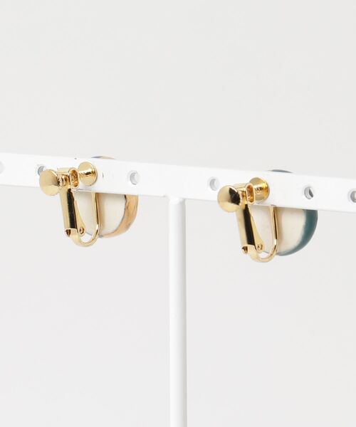 tone(トーン)の「【irodori】ラウンド金彩earring(深緑)(イヤリング・レディース・ダークグリーン・FREE)」の2枚目の写真