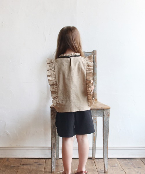 Rora(ローラ)の「スカーレット 綿100 トップス(シャツ/ブラウス・キッズ・ベージュ・120cm/140cm/100cm/110cm/130cm/90㎝)」の4枚目の写真