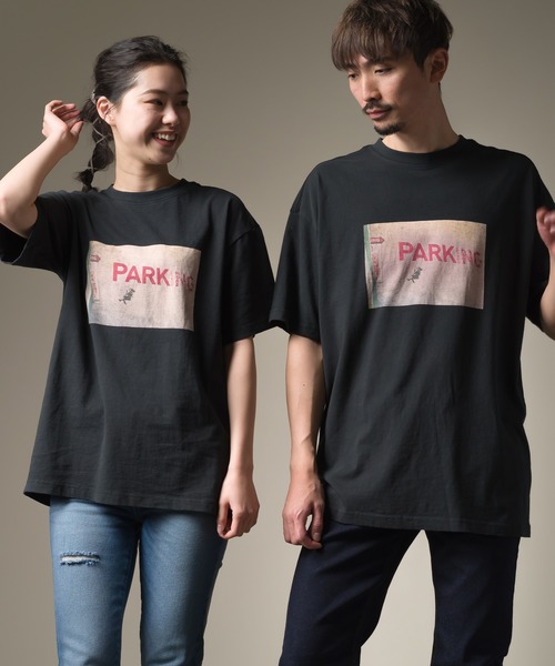 OMNES(オムネス)の「ユニセックス プリント半袖Tシャツ バンクシー BRANDALISED×OMNES フォトTEE(Tシャツ/カットソー・メンズ・ベージュ系その他2/ベージュ系その他3/ベージュ系その他4/ベージュ系その他5/グリーン系その他2/ピンク系その他2/ピンク系その他3/ホワイト系その他2/ホワイト系その他3/ホワイト系その他4/ホワイト系その他5/ブラック系その他2/ブラック系その他3/ブラック系その他4/ブラック系その他5/ベージュ系その他/グリーン系その他/ピンク系その他/ホワイト系その他/ブラック系その他・SMALL/MEDIUM/LARGE/X-LARGE)」の10枚目の写真