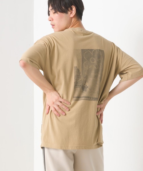 OMNES(オムネス)の「ユニセックス プリント半袖Tシャツ バンクシー BRANDALISED×OMNES フォトTEE(Tシャツ/カットソー・メンズ・ベージュ系その他2/ベージュ系その他3/ベージュ系その他4/ベージュ系その他5/グリーン系その他2/ピンク系その他2/ピンク系その他3/ホワイト系その他2/ホワイト系その他3/ホワイト系その他4/ホワイト系その他5/ブラック系その他2/ブラック系その他3/ブラック系その他4/ブラック系その他5/ベージュ系その他/グリーン系その他/ピンク系その他/ホワイト系その他/ブラック系その他・SMALL/MEDIUM/LARGE/X-LARGE)」の1枚目の写真