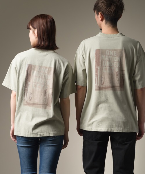 OMNES(オムネス)の「ユニセックス プリント半袖Tシャツ バンクシー BRANDALISED×OMNES フォトTEE(Tシャツ/カットソー・メンズ・ベージュ系その他2/ベージュ系その他3/ベージュ系その他4/ベージュ系その他5/グリーン系その他2/ピンク系その他2/ピンク系その他3/ホワイト系その他2/ホワイト系その他3/ホワイト系その他4/ホワイト系その他5/ブラック系その他2/ブラック系その他3/ブラック系その他4/ブラック系その他5/ベージュ系その他/グリーン系その他/ピンク系その他/ホワイト系その他/ブラック系その他・SMALL/MEDIUM/LARGE/X-LARGE)」の17枚目の写真
