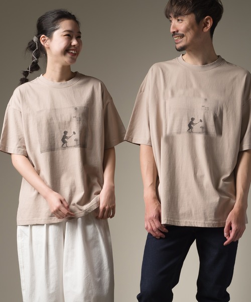 OMNES(オムネス)の「ユニセックス プリント半袖Tシャツ バンクシー BRANDALISED×OMNES フォトTEE(Tシャツ/カットソー・メンズ・ベージュ系その他2/ベージュ系その他3/ベージュ系その他4/ベージュ系その他5/グリーン系その他2/ピンク系その他2/ピンク系その他3/ホワイト系その他2/ホワイト系その他3/ホワイト系その他4/ホワイト系その他5/ブラック系その他2/ブラック系その他3/ブラック系その他4/ブラック系その他5/ベージュ系その他/グリーン系その他/ピンク系その他/ホワイト系その他/ブラック系その他・SMALL/MEDIUM/LARGE/X-LARGE)」の19枚目の写真