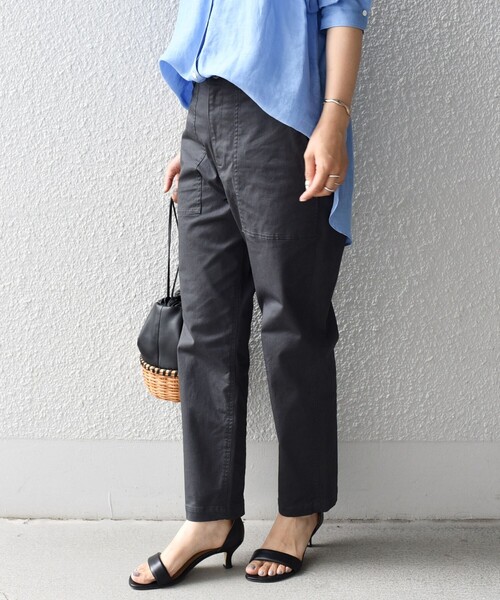SHIPS（シップス）の「【WEB限定】ストレッチ ベーシック ベイカー パンツ（その他パンツ・レディース・オリーブ/オフホワイト/ブラウン/ベージュ/ブラック/ベージュ系/ダークグレー/ベージュ系1/ホワイト系その他/ブラック系/ライトオリーブ/チャコールグレー・34/36/38/40）」の6枚目の写真